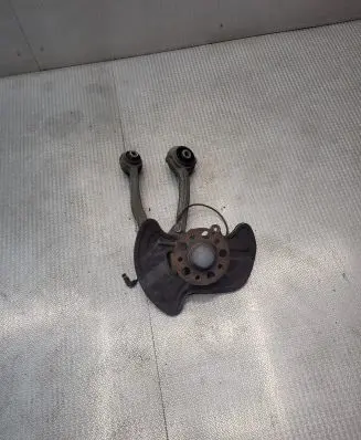 Mercedes-Benz E C207 W207 Front wheel hub