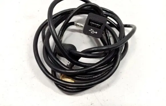 BMW X5 E70 USB socket connector 9167196 61319167196 84109237656