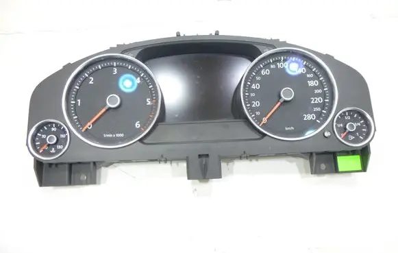 Volkswagen Touareg II Speedometer (instrument cluster) 7P6920882M 0263677126