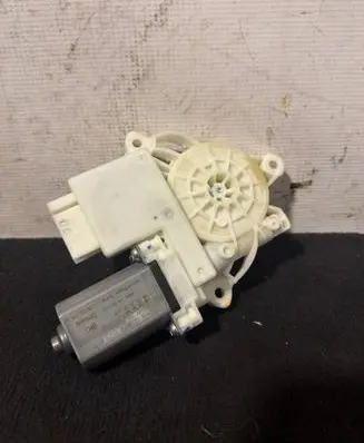 BMW X5 G05 Front door window regulator motor 9479073