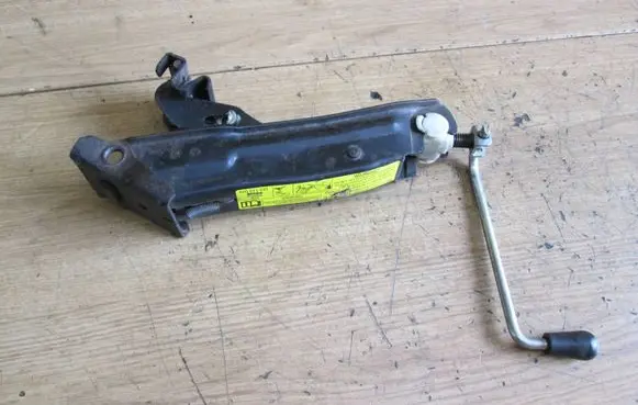 Skoda Fabia Mk1 (6Y) Lift Jack 6Y0011031