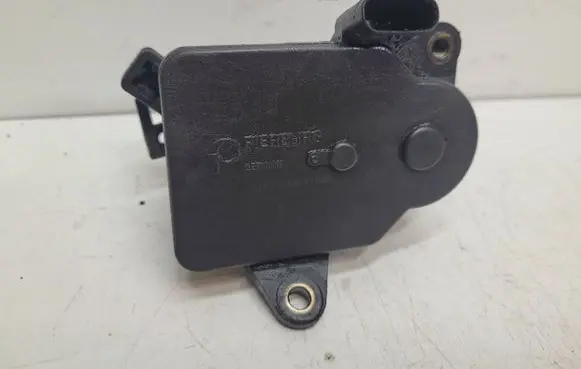 Mercedes-Benz Vito Viano W639 Intake manifold valve actuator/motor A6421500594