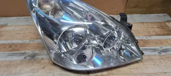Toyota Corolla Verso AR10 Headlight/headlamp