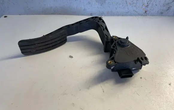 Renault Megane III Accelerator throttle pedal 180100011R