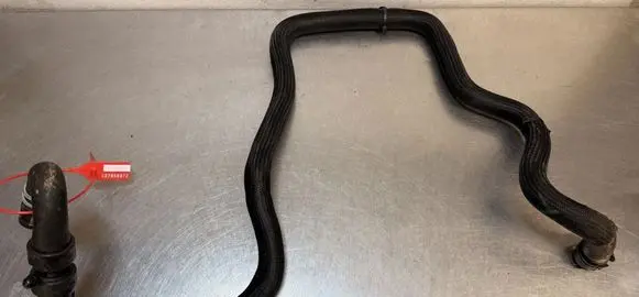 Renault Trafic III (X82) Engine coolant pipe/hose 