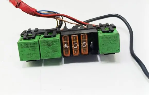 Peugeot 307 Fuse module 
