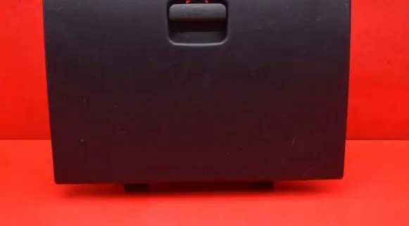 Mitsubishi Outlander Glove box