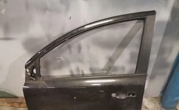 Nissan Note (E11) Front door