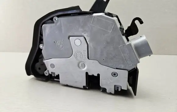 BMW X5 E53 Front door lock 8402537 51218402537