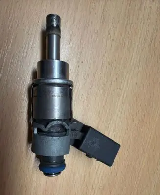 Audi A3 S3 A3 Sportback 8P Fuel injector 0261500 06F906036A