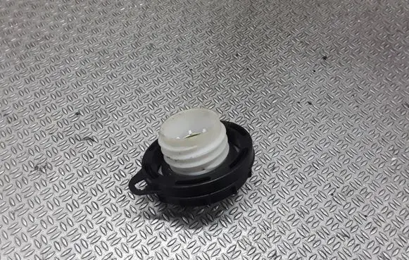 KIA Carens II Fuel tank filler cap 