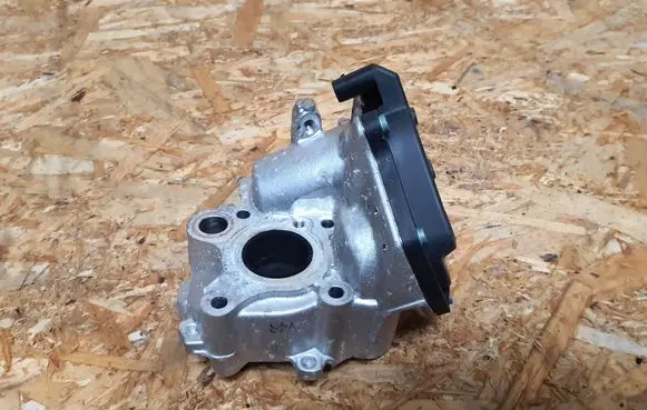 Mercedes-Benz CLA C117 X117 W117 EGR valve A2C83261000 A6511400860