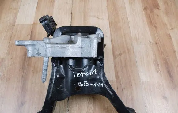 Engine mount bracket