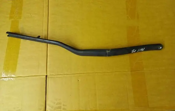 Peugeot 607 Front wiper blade arm