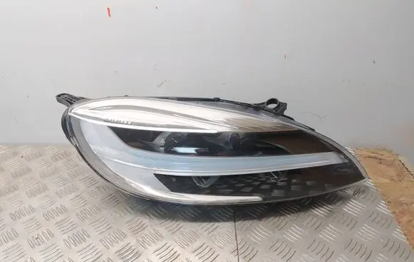 Volvo V40 Headlight/headlamp 107200103358 31677023 ZKW10491