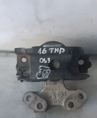 Citroen DS3 Engine mount bracket 9681706580