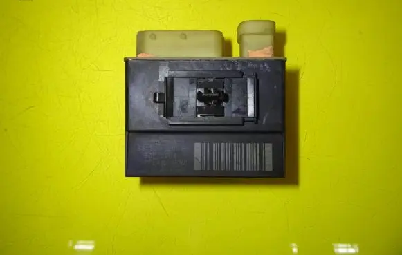 Citroen C5 Coolant fan relay 9652021180