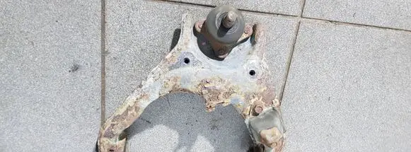 Mitsubishi L200 Front upper control arm/wishbone 