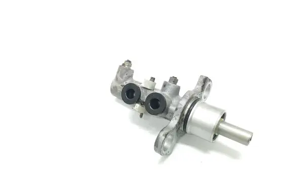 Master brake cylinder