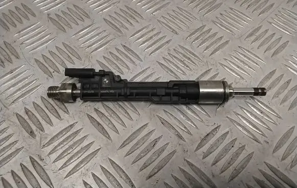 BMW 5 F10 F11 Fuel injector 7639994