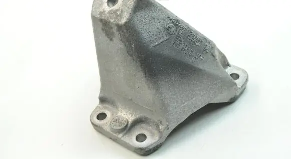 BMW 5 F10 F11 Engine mounting bracket 6795958