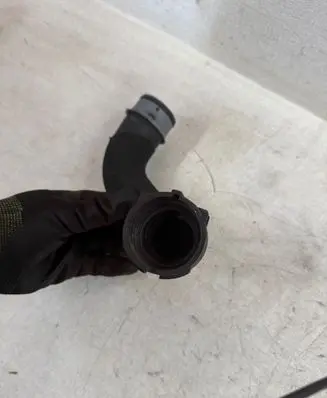 Engine coolant pipe/hose
