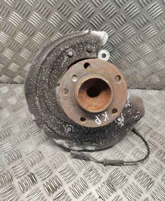 BMW 4 F32 F33 Front wheel hub 6858313