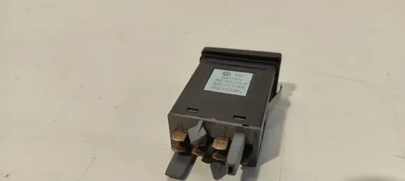 Volkswagen PASSAT B5 Hazard light switch 3B0953235D