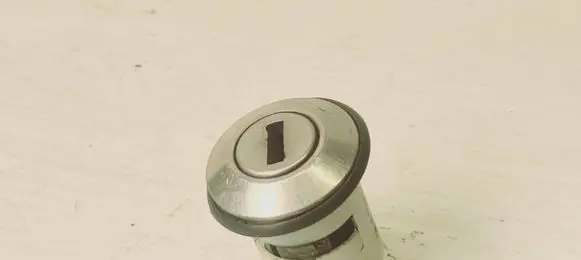 Fiat Palio Front door lock (next to the handle) 