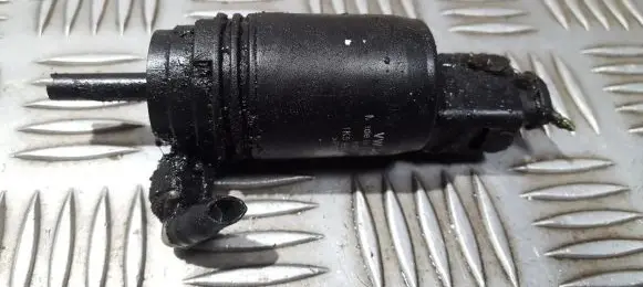 Volkswagen Jetta V Windscreen/windshield washer pump 1K5955651