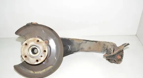 BMW 2 F46 Rear wheel hub 8842879 33308842879 33306898963