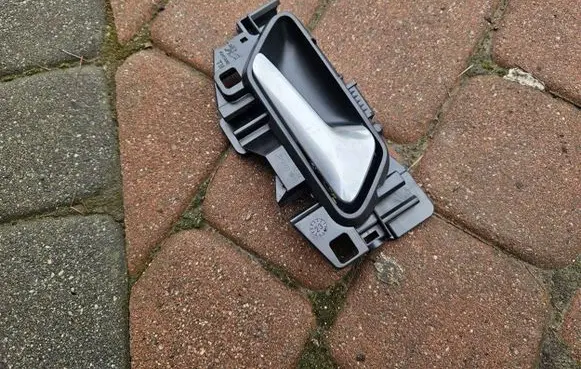 Opel Mokka B Rear door interior handle 98201552