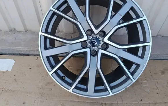 Audi Q3 F3 R20 alloy rim 83A601025BD 83A601025BA