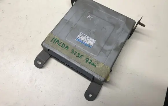 Mazda 323 F Engine control unit/module Z5735R1 Z57318881 E2T84986M