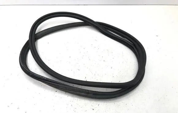 Audi A3 8Y Trunk rubber seal (body) 8Y5827705B