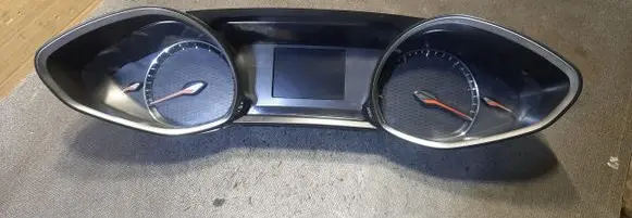 Peugeot 308 Speedometer (instrument cluster) 9814737880