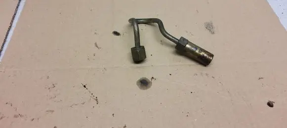 Nissan X-Trail T30 Fuel injector supply line/pipe 