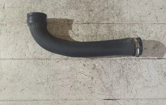 Opel Zafira B Intercooler hose/pipe 55557628