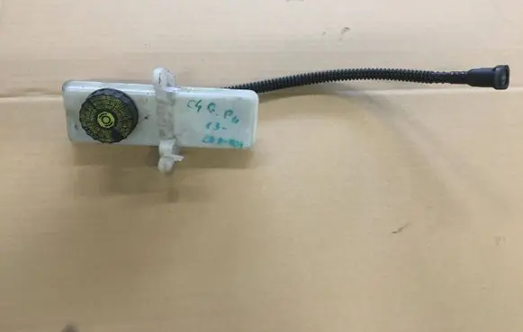 Citroen C4 II Picasso Brake fluid reservoir 9674882280