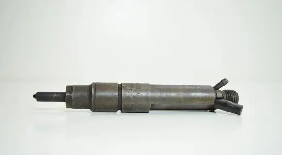 Audi A6 S6 C4 4A Fuel injector 028130201G