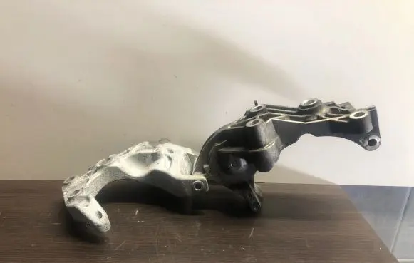 Opel Astra J Generator/alternator bracket 552805357 98090590