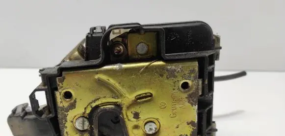 Volkswagen Polo III 6N 6N2 6NF Rear door lock 6K4839016F