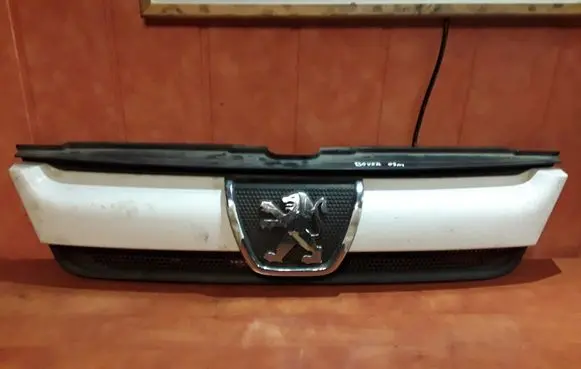 Peugeot Boxer Front bumper upper radiator grill LS1304703070