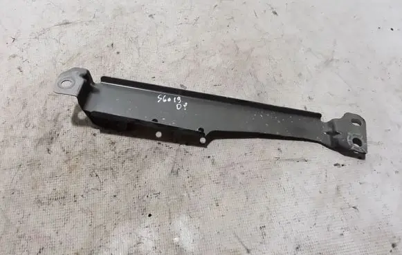 Volvo S60 Fender mounting bracket 31468234