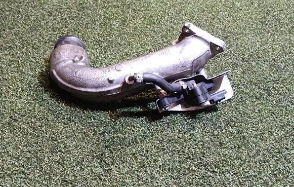 Opel Movano B Turbo air intake inlet pipe/hose 144D24359R 223657652R