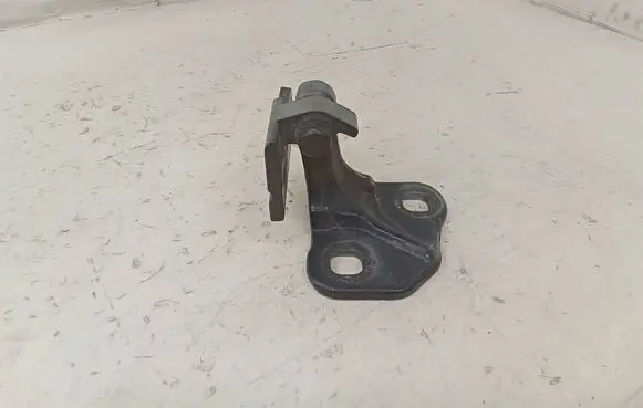 BMW 7 E65 E66 Front door lower hinge 7017817