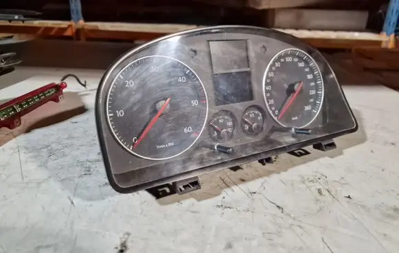Volkswagen Touran I Speedometer (instrument cluster) 1T0920862A