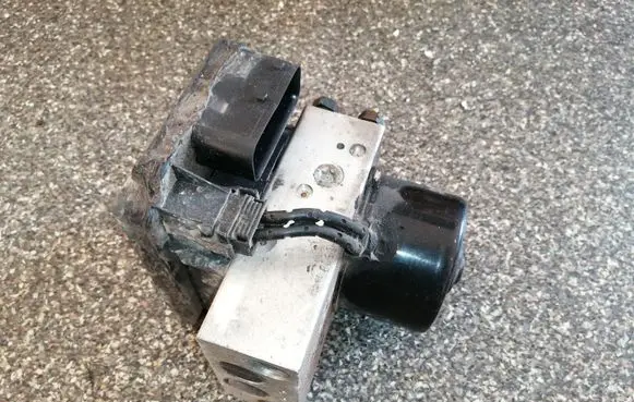 Volvo S60 ABS Pump 8619540