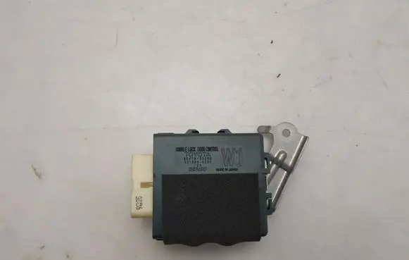 Lexus IS III XE30 Door central lock control unit/module 8597053050