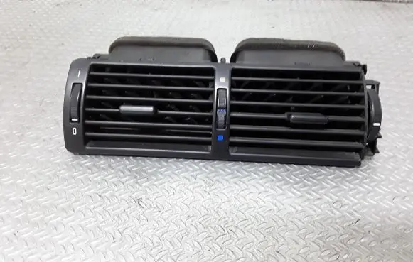 BMW 5 E39 Dash center air vent grill 468361895